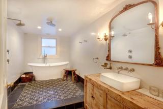 Elsewhere on Madison Square Garden - 6