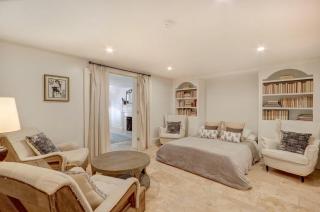 Elsewhere on Madison Square Garden - 3