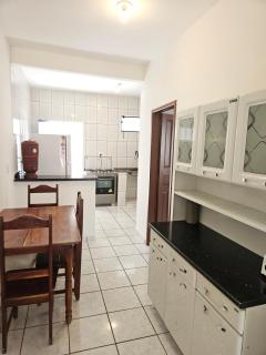 Casa com ar-condicionado no centro da cidade, bem localizada, 10min da praia a pé - 5