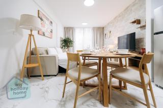 Stylish Studio Apt Steps to Beach & Marina Views - 4