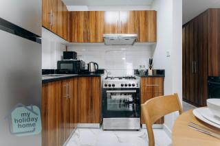 Stylish Studio Apt Steps to Beach & Marina Views - 2