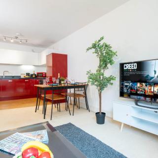 2 Bedroom Apartment - City Centre - Private Parking - 81UM - 0