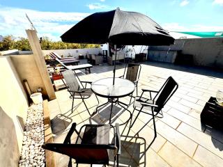 Luxury Westwood Apartment+pool - 7