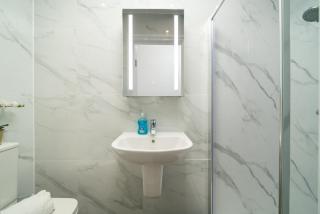 Elegant 1Br Flat with Private Garden Nr Station - 3