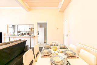 Large,High Ceilings,2 Bathroom,Elevator - 9