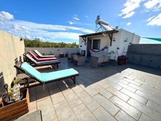 Luxury Westwood Apartment+pool - 8