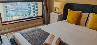 La Buena Vida Holiday Homes, Luxe, 3BR with, full kitchen, Marina View, by JBR Beach, Tram & Marina - 8