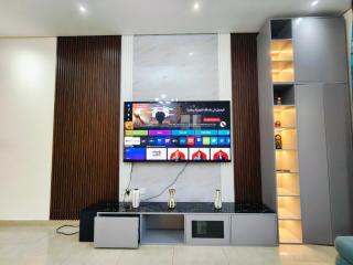 4 bedroom private villa in JVC - Dubai - 7