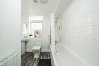 Excellent 2Br Flat, Wood Green, Nr Tube - 6