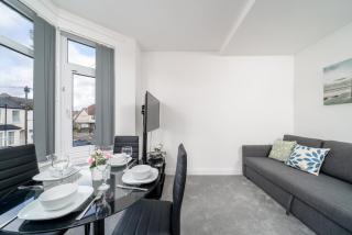 Excellent 2Br Flat, Wood Green, Nr Tube - 0
