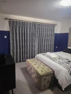 Luxury 4-bed Home - 2