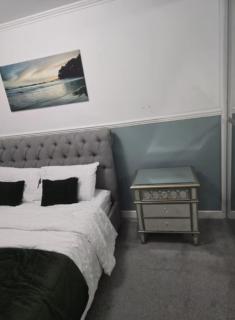 Luxury 4-bed Home - 4