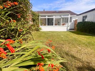 2 Bedroom Bungalow WiFi Parking Garden Pets - 6