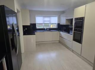 Luxury 4-bed Home - 7