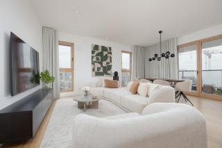 Towarowa Towers Prestigious 4-Bedroom Apartment with Parking & AC by Renters Prestige - Warsaw - 9