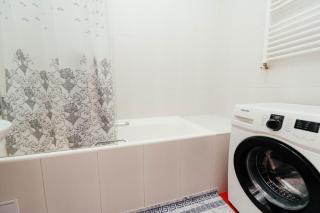 Three-room apartment in the center - 2