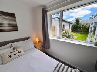 2 Bedroom Bungalow WiFi Parking Garden Pets - 1