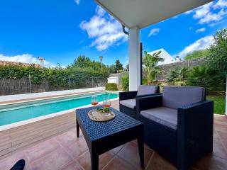 Ferienvilla, mit Pool, großer Terrasse und atemberaubenden Meerblick u Bergblick - 1