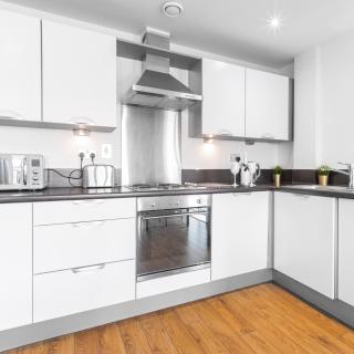 2 Bedroom Apartment - City Centre - Parking - Balcony - Netflix 5AC - 5