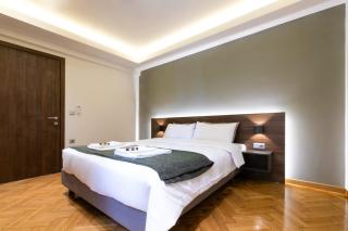 Spacious Central Apartment Close to Metro - 4