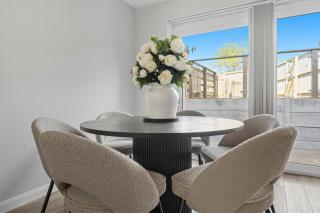 Lovely 2-Bed House with parking - 2