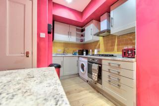 Edinburgh Central Drumdryan Ground Floor ApartHotel - 1