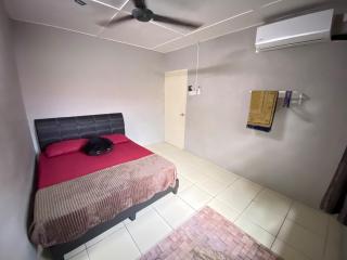 Asu Homestay w Private Pool - Batu Gajah - 5
