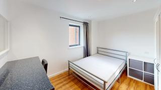 Three Bed Flat on Shakespeare St Sleeps up to 6 - 3