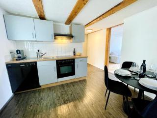 -TheUrbanist- Central 2 BD Free Parking Fast WiFi - 9