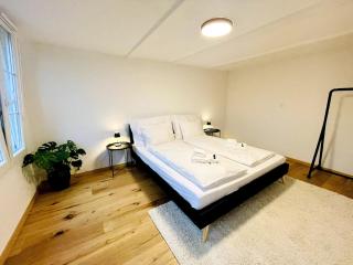 -TheUrbanist- Central 2 BD Free Parking Fast WiFi - 3