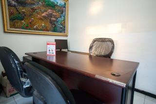 RedDoorz near Taman Bungkul - 1