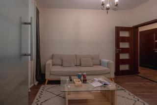 Design 1BDR Apartment in Top Center - FREE PARKING - 0