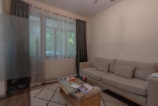 Design 1BDR Apartment in Top Center - FREE PARKING - 5