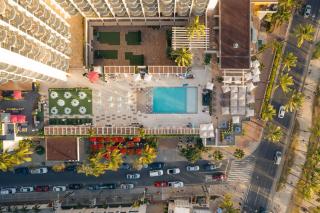 Waikiki Beach Marriott Resort & Spa - 2