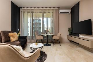 Royal Garden apartment with Private Parking - 0