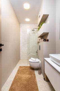 Royal Garden apartment with Private Parking - 7