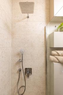 Royal Garden apartment with Private Parking - 2