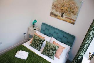 Spacious 2-Bed Apartment - Watford - 0