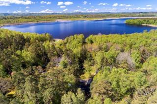 Beautiful and private with heated pool & hot tub - 0