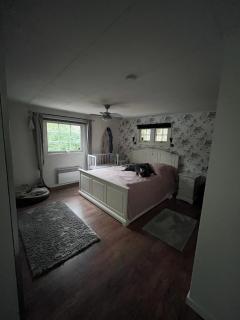 Beautiful and private with heated pool & hot tub - 7