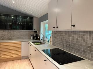 Beautiful and private with heated pool & hot tub - 6