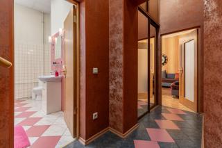 City heart, split level, free parking and bag storage - 6