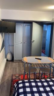 12 Penn Gardens- Apart 2 - 5