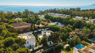 VACATION MARBELLA I Villa La Plage, Luxury Villa, Private Heated Pool, Rooftop Hot Tub, Entertainment Room, Walking Distance to the Finest Beaches - 9