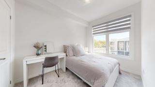 Modern in Richmond Hill - 2