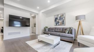 Modern in Richmond Hill - 6