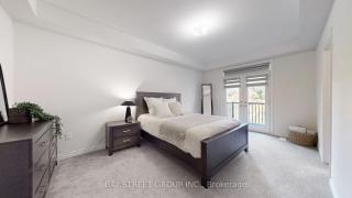 Modern in Richmond Hill - 3