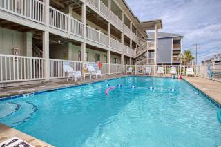 BEAUTIFUL BEACHFRONT-Oceanfront First Floor 2BR 2BA Condo in Cherry Grove, North Myrtle Beach! RENOVATED with a Fully Equipped Kitchen, 3 Separate Beds, Pool, Private Patio & Steps to the Sand! - 5