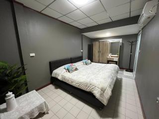 Cozy Beachside Retreat in Puek Tian, Thailand - 9