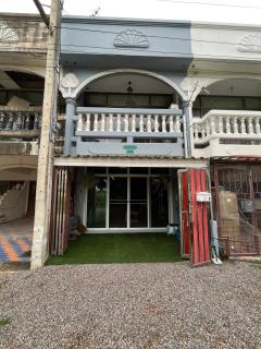 Cozy Beachside Retreat in Puek Tian, Thailand - 1